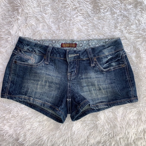 VINTAGE DENIM SHORTS - Picture 1 of 4